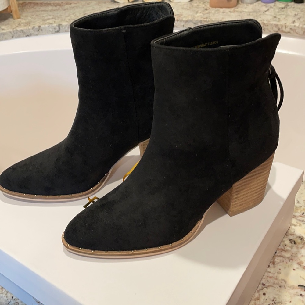 Black heeled booties